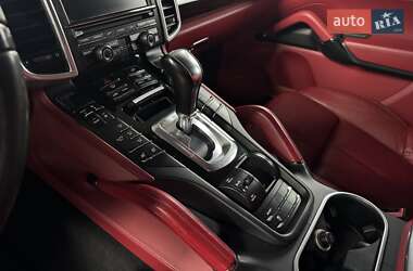 Внедорожник / Кроссовер Porsche Cayenne 2014 в 