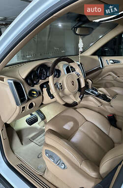 Позашляховик / Кросовер Porsche Cayenne 2013 в 