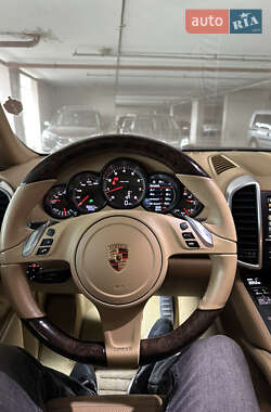 Позашляховик / Кросовер Porsche Cayenne 2013 в 