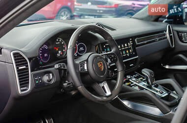Внедорожник / Кроссовер Porsche Cayenne 2023 в 