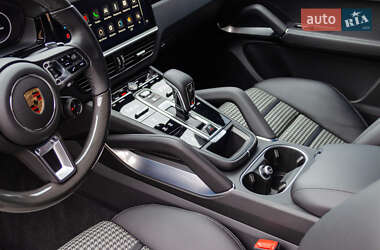 Внедорожник / Кроссовер Porsche Cayenne 2023 в 