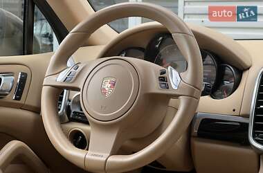 Внедорожник / Кроссовер Porsche Cayenne 2012 в 