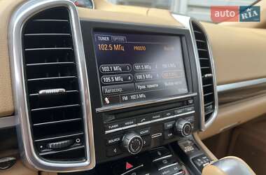 Внедорожник / Кроссовер Porsche Cayenne 2012 в 