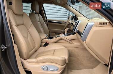 Внедорожник / Кроссовер Porsche Cayenne 2012 в 