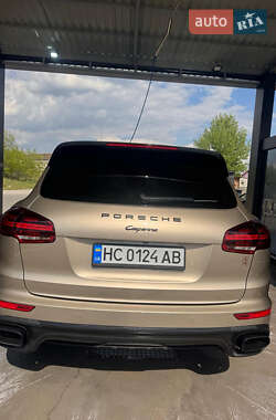 Внедорожник / Кроссовер Porsche Cayenne 2015 в 