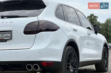 Внедорожник / Кроссовер Porsche Cayenne 2014 в 