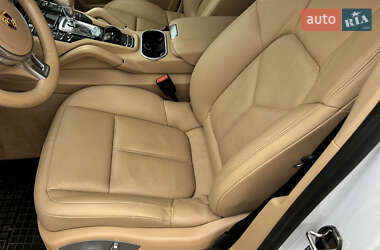 Внедорожник / Кроссовер Porsche Cayenne 2014 в 