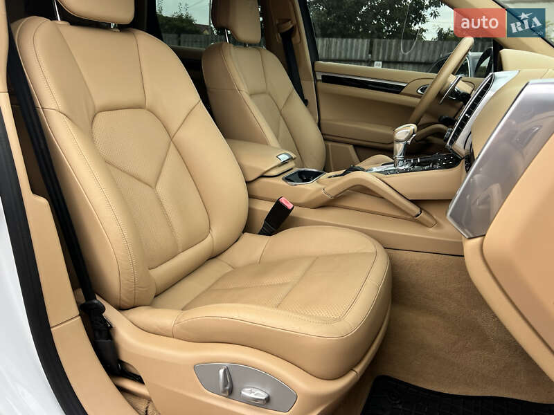 Внедорожник / Кроссовер Porsche Cayenne 2014 в Луцке