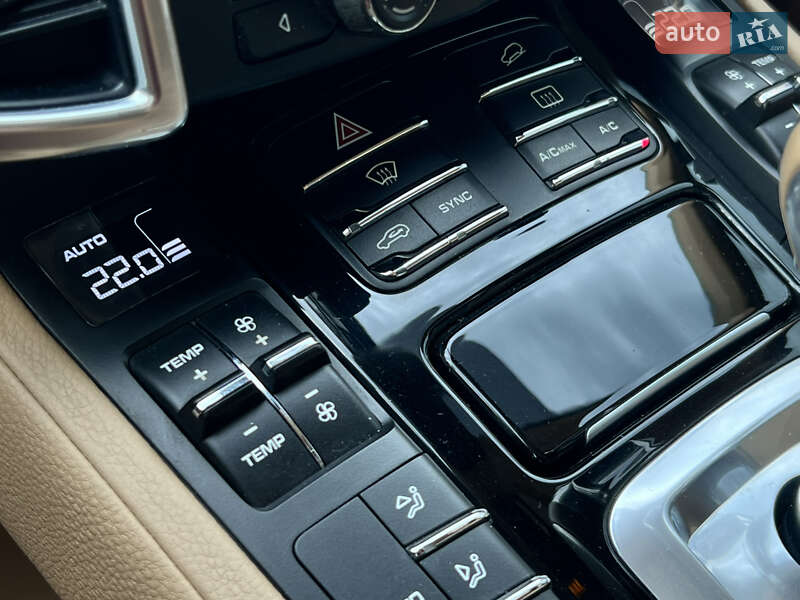 Внедорожник / Кроссовер Porsche Cayenne 2014 в Луцке
