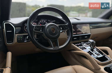 Внедорожник / Кроссовер Porsche Cayenne 2021 в 