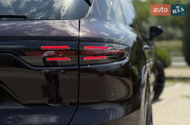 Внедорожник / Кроссовер Porsche Cayenne 2021 в 