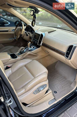 Позашляховик / Кросовер Porsche Cayenne 2012 в 