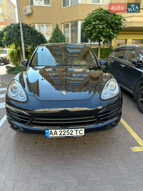 Позашляховик / Кросовер Porsche Cayenne 2012 в 