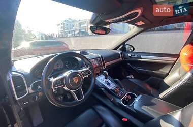 Внедорожник / Кроссовер Porsche Cayenne 2017 в 