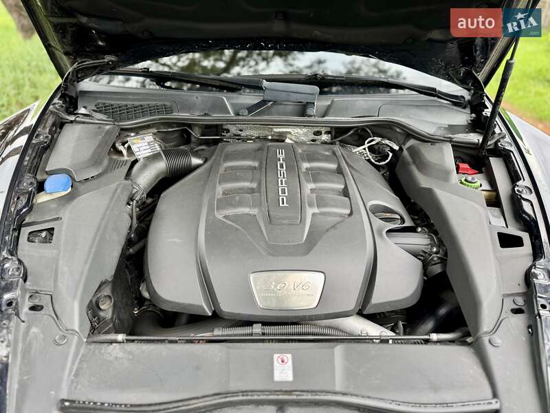 Позашляховик / Кросовер Porsche Cayenne 2012 в Києві