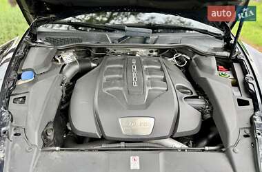 Внедорожник / Кроссовер Porsche Cayenne 2012 в 