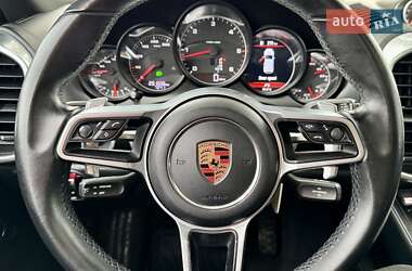 Внедорожник / Кроссовер Porsche Cayenne 2012 в 