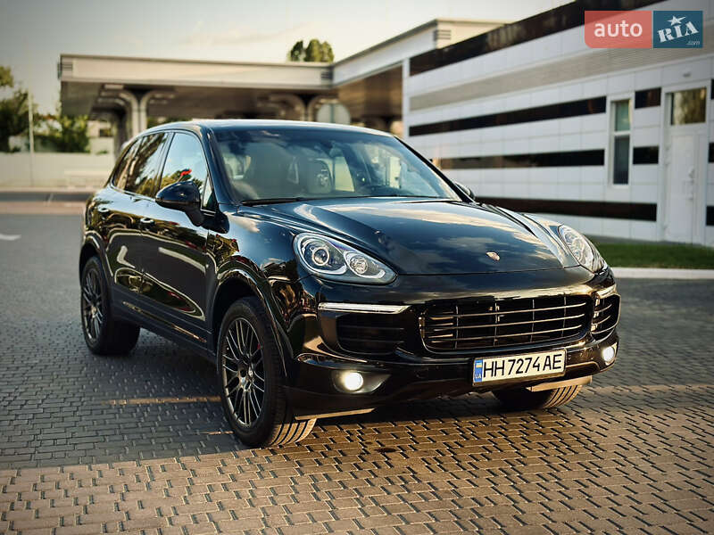 Внедорожник / Кроссовер Porsche Cayenne 2016 в 