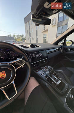 Внедорожник / Кроссовер Porsche Cayenne 2019 в 