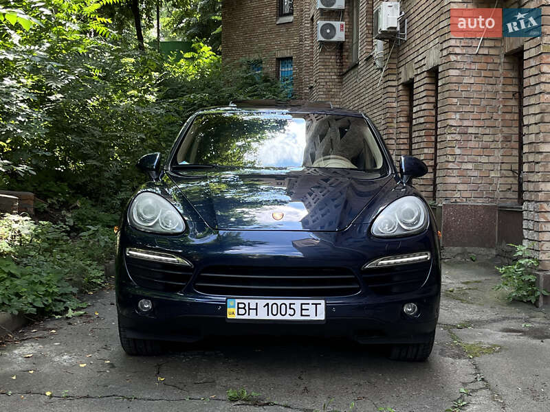 Внедорожник / Кроссовер Porsche Cayenne 2011 в Киеве