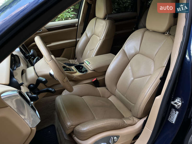 Внедорожник / Кроссовер Porsche Cayenne 2011 в Киеве