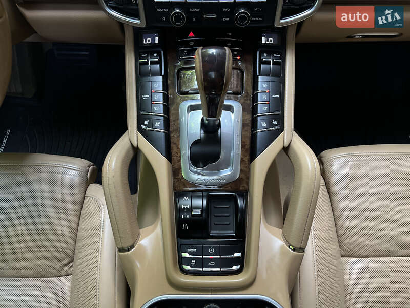 Внедорожник / Кроссовер Porsche Cayenne 2011 в Киеве