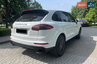 Позашляховик / Кросовер Porsche Cayenne 2015 в 