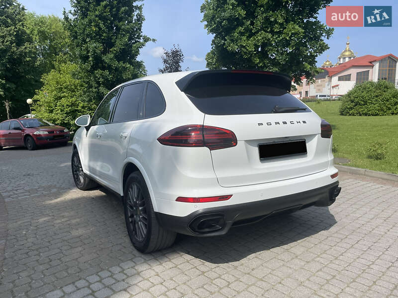 Внедорожник / Кроссовер Porsche Cayenne 2015 в Львове
