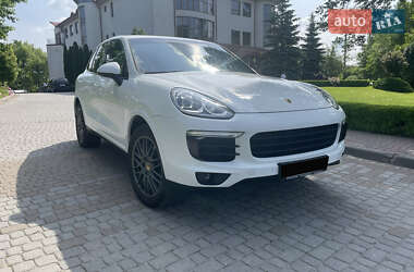 Позашляховик / Кросовер Porsche Cayenne 2015 в 