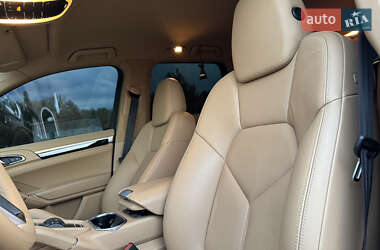 Внедорожник / Кроссовер Porsche Cayenne 2014 в 