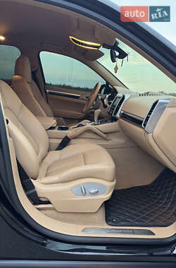 Внедорожник / Кроссовер Porsche Cayenne 2014 в 
