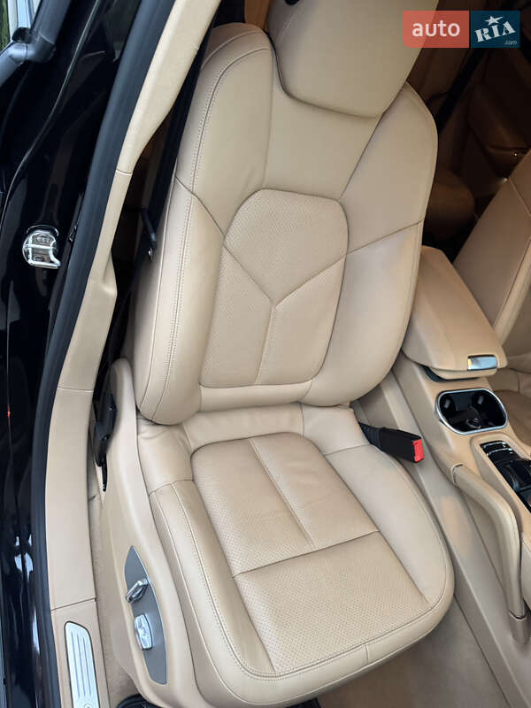 Внедорожник / Кроссовер Porsche Cayenne 2014 в Днепре
