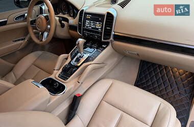 Внедорожник / Кроссовер Porsche Cayenne 2014 в 