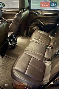 Внедорожник / Кроссовер Porsche Cayenne 2012 в 