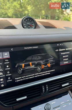 Внедорожник / Кроссовер Porsche Cayenne 2018 в 