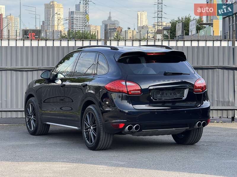 Внедорожник / Кроссовер Porsche Cayenne 2011 в Киеве