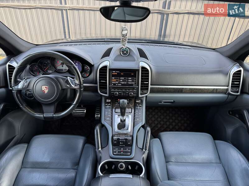 Внедорожник / Кроссовер Porsche Cayenne 2011 в Киеве
