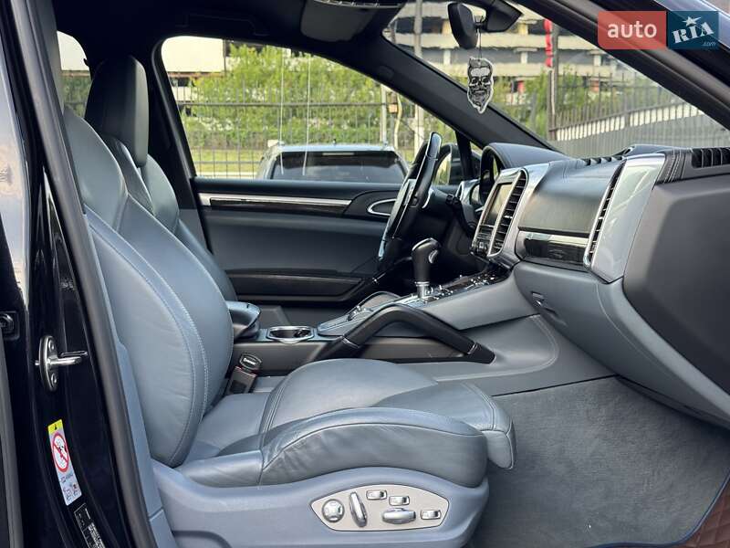 Внедорожник / Кроссовер Porsche Cayenne 2011 в Киеве