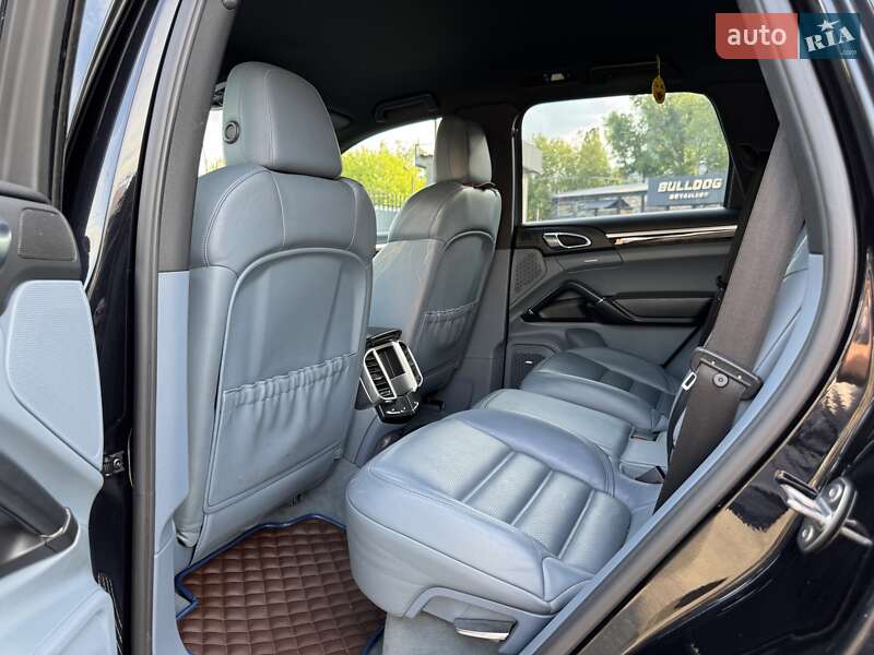 Внедорожник / Кроссовер Porsche Cayenne 2011 в Киеве