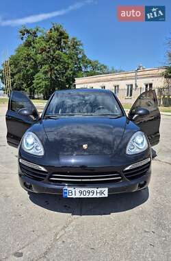 Внедорожник / Кроссовер Porsche Cayenne 2012 в 