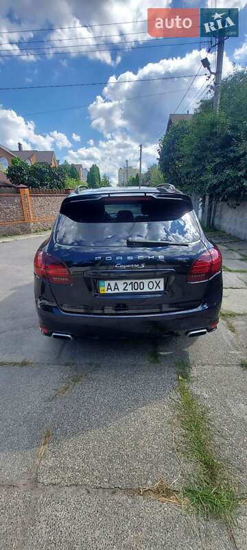 Позашляховик / Кросовер Porsche Cayenne 2013 в Києві