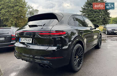 Внедорожник / Кроссовер Porsche Cayenne 2021 в 