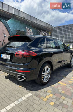 Позашляховик / Кросовер Porsche Cayenne 2015 в 