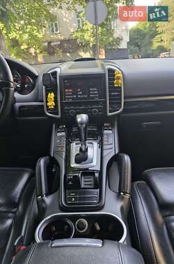 Внедорожник / Кроссовер Porsche Cayenne 2013 в 