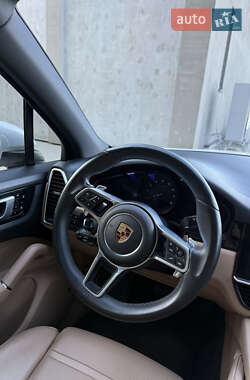 Внедорожник / Кроссовер Porsche Cayenne 2018 в 