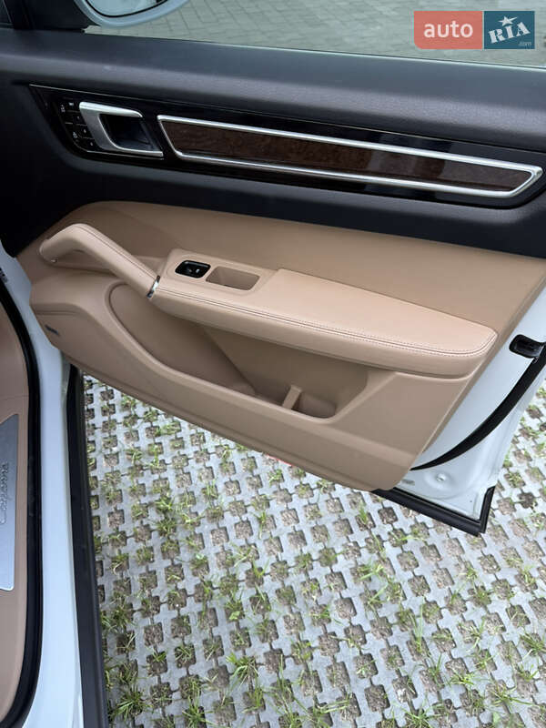 Внедорожник / Кроссовер Porsche Cayenne 2018 в Львове