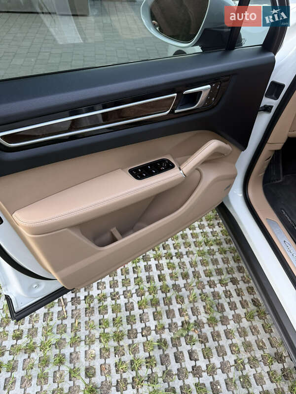 Внедорожник / Кроссовер Porsche Cayenne 2018 в Львове