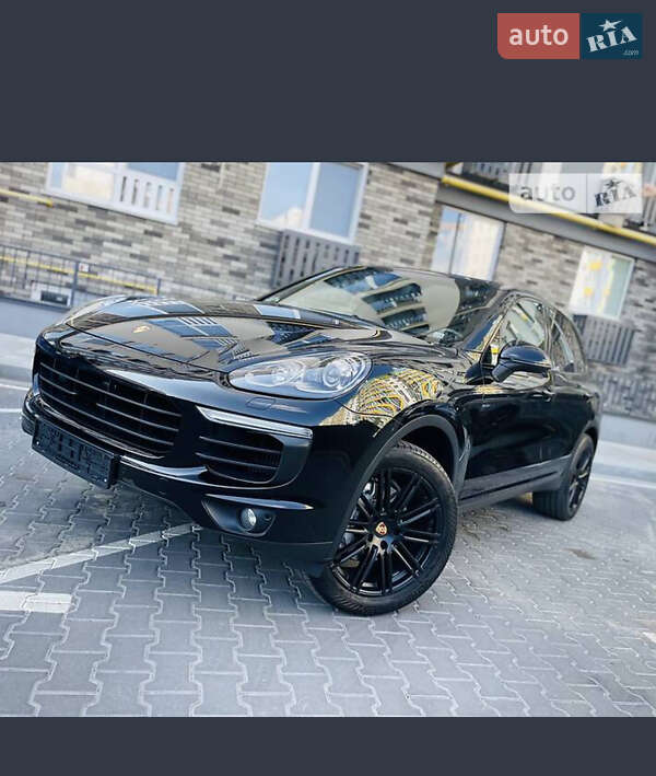 Внедорожник / Кроссовер Porsche Cayenne 2015 в 