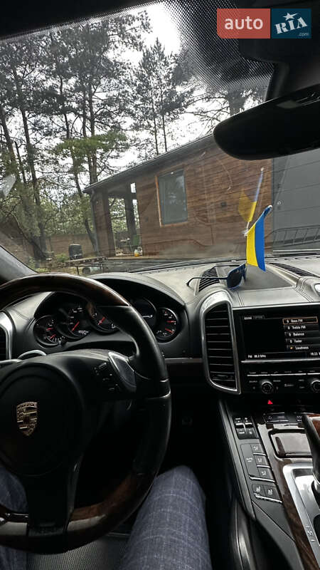 Внедорожник / Кроссовер Porsche Cayenne 2012 в Киеве