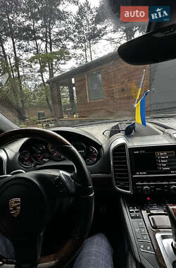 Внедорожник / Кроссовер Porsche Cayenne 2012 в 